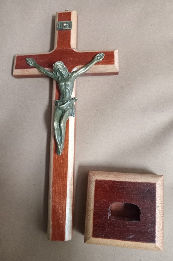 Cristo Metal / Cruz Madera 590